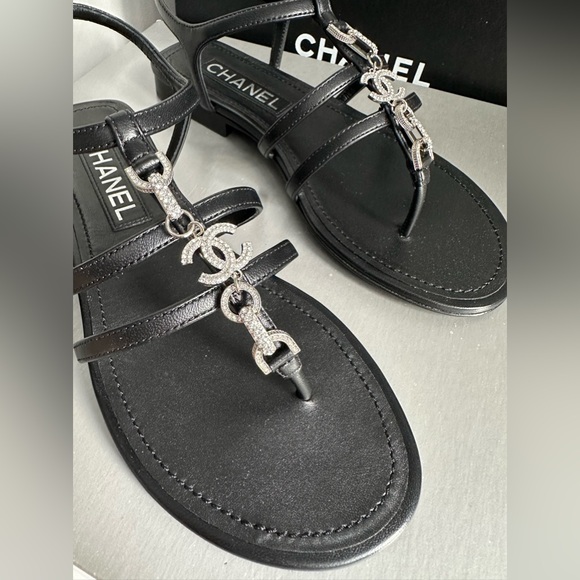 Chanel 2023 black leather thong sandals with crystals cc logo size 36 - Picture 3 of 13
